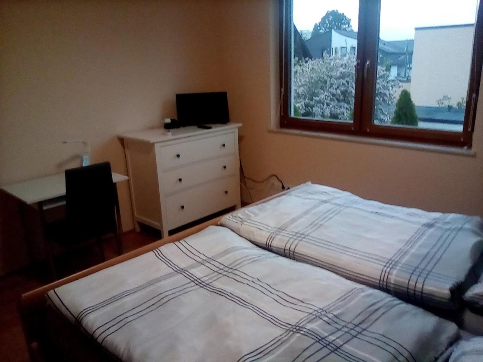 Perchtoldsdorf Schnell-Bahn / Bahnhof Liesing Apartment Екстериор снимка