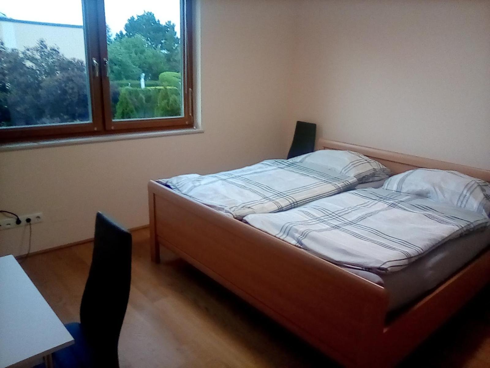 Perchtoldsdorf Schnell-Bahn / Bahnhof Liesing Apartment Екстериор снимка
