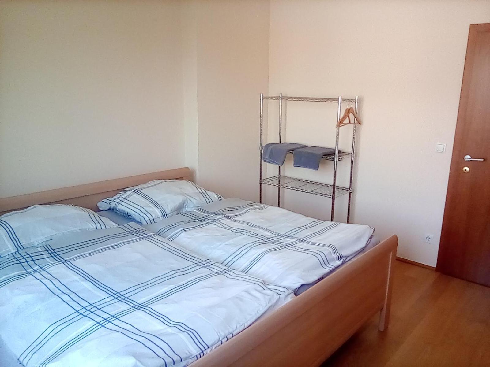 Perchtoldsdorf Schnell-Bahn / Bahnhof Liesing Apartment Екстериор снимка