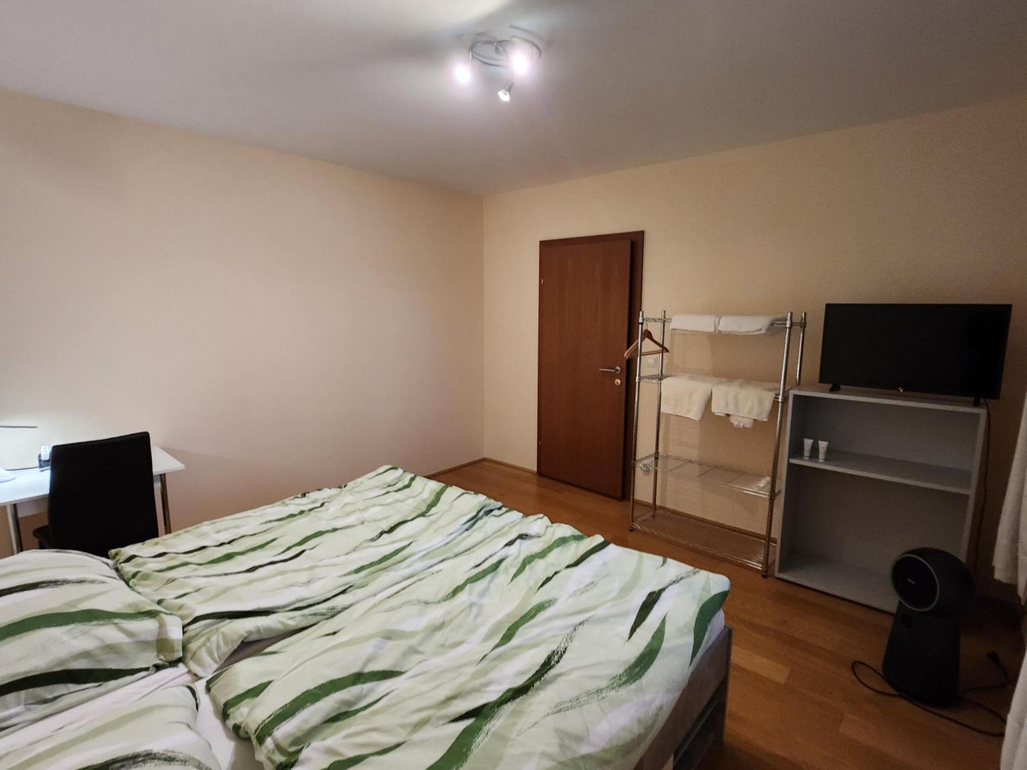 Perchtoldsdorf Schnell-Bahn / Bahnhof Liesing Apartment Екстериор снимка