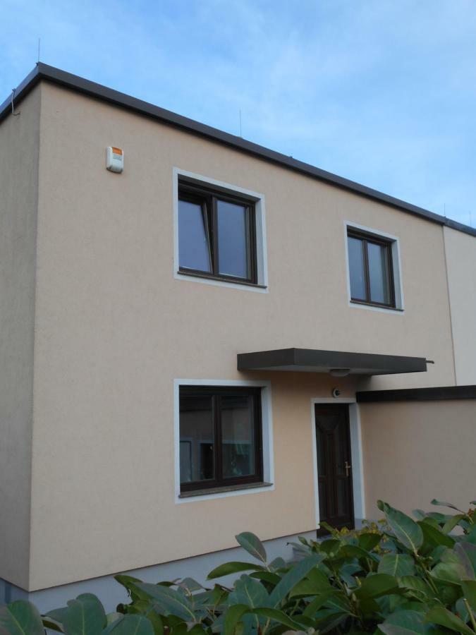 Perchtoldsdorf Schnell-Bahn / Bahnhof Liesing Apartment Екстериор снимка