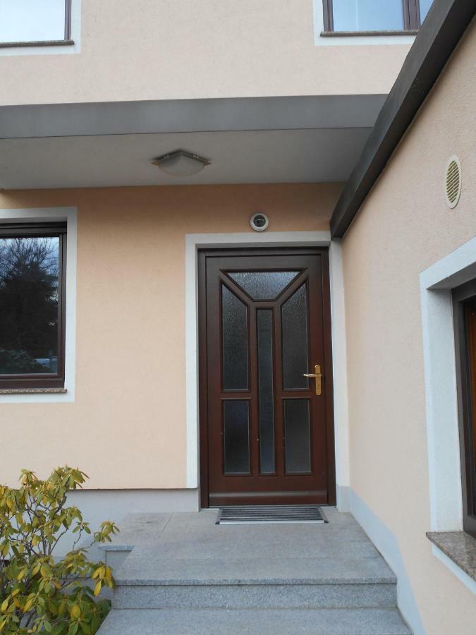 Perchtoldsdorf Schnell-Bahn / Bahnhof Liesing Apartment Екстериор снимка